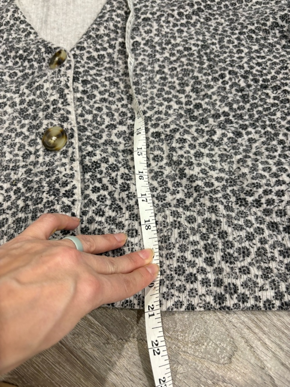 Madewell Cardigan Sweater Size Medium - Picture 6 of 6